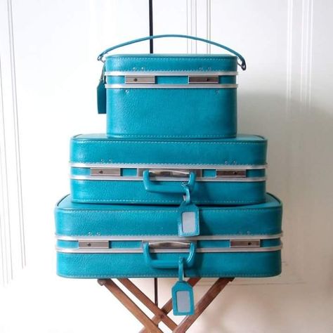 50s Furniture, Retro Luggage, Blue Is My Favorite Color, Blue Stuff, Everything Blue, Vintage Trunks, Vintage Suitcases, Vintage Industrial Style, Blue Things