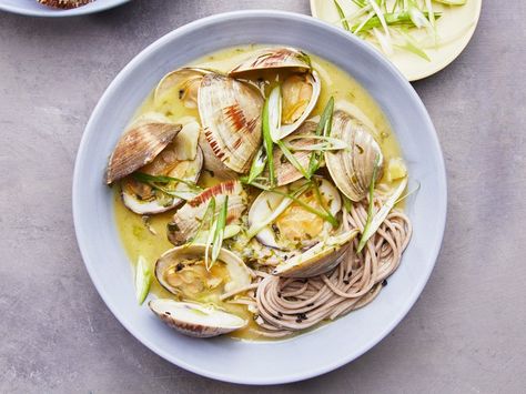 Brothy Clams With Soba Steamed Clams Recipe, Soba Recipe, Linguine With Clams, Grilled Clams, Linguine And Clams, Seafood Delight, Sea Things, Lenten Recipes, Steamed Clams