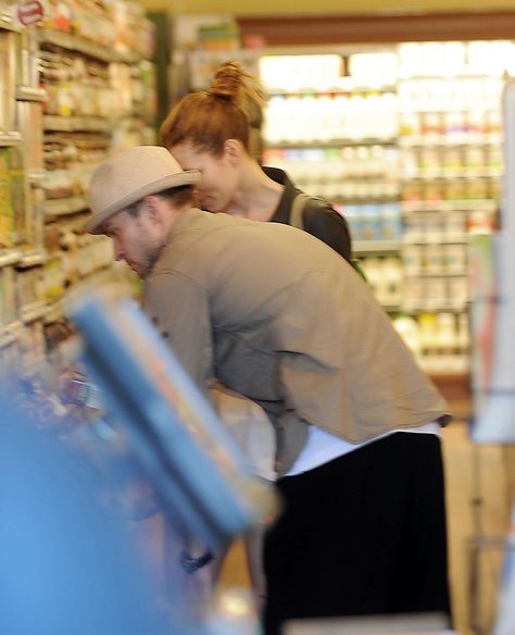 July 4, 2009 JUSTIN TIMBERLAKE and JESSICA BIEL do some 4th of July shopping at the Whole Foods Market in Brentwood. People Screaming, Jessica Biel, Whole Foods Market, Justin Timberlake, Whole Foods, Food Market, July 4, Celebrity Couples, Madonna