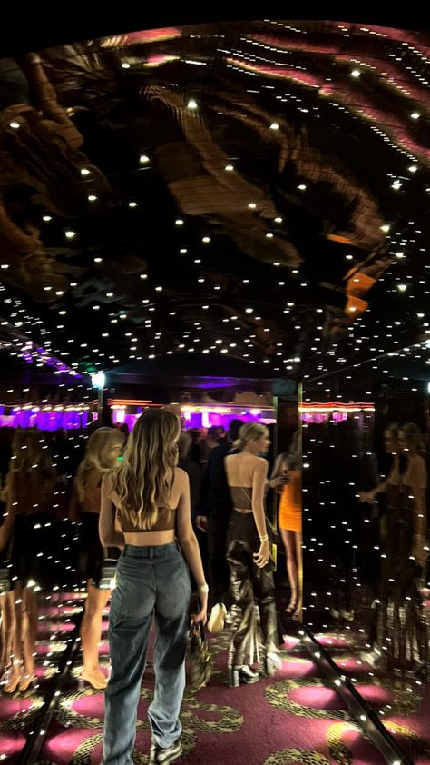 #paris #larc #parisnightout #party #nightclub High End Night Club, Ig Dump, Paris Club, Night Club Aesthetic, Exclusive Club, Nightclub Aesthetic, Clubbing Aesthetic, Best Club, Aesthetic Things