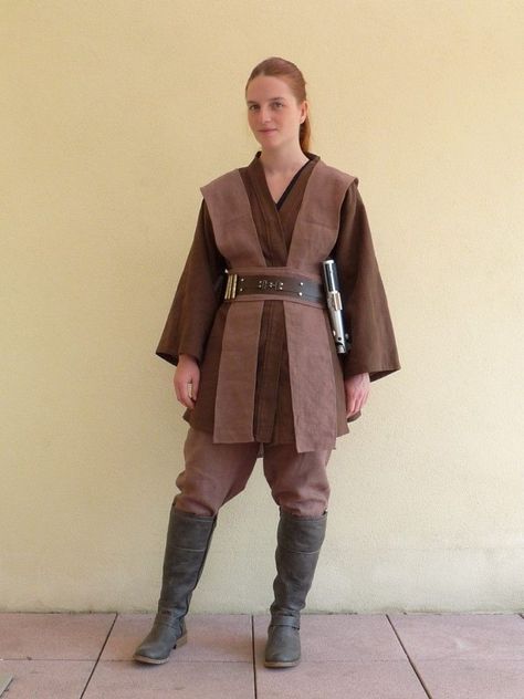 Padawan Costume, Padawan Outfit, Jedi Aesthetic, Star Wars Costumes Diy, Jedi Padawan, Star Wars Outfit, Sith Costume, Jedi Tunic, Female Jedi