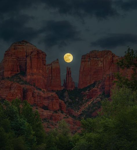 Purple Rocks, Cathedral Rock, Desert Sunset, Red Rocks, American Southwest, Beautiful Moon, Red Rock, Four Corners, Over The Moon