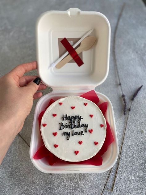 Small Cakes For Boyfriend, Cute Bday Cakes For Boyfriend, Aesthetic Cake For Boyfriend, Small Cake For Boyfriend Birthday, Bento Birthday Cake For Boyfriend, Cute Bento Cake For Boyfriend, Boyfriend Bday Cake, Small Cakes Aesthetic, Cute Birthday Cake For Boyfriend