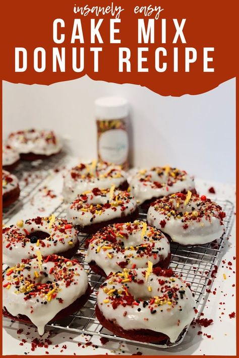 easy no-fry cake mix donuts Baked Cake Mix Donut Recipe, Cake Mix Donuts Recipe, Red Velvet Donuts, Cake Mix Donuts, Sweet Or Salty, Super Easy Desserts, Baked Cake, Sprinkle Donut, Donut Recipe