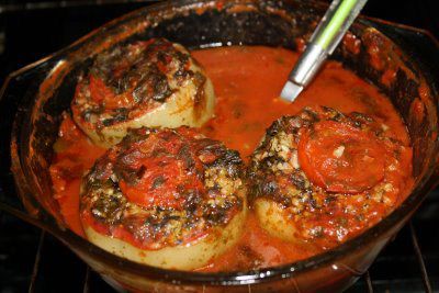 Romanian Stuffed Peppers Romanian Food Traditional, Europe Kitchen, Stuffed Peppers Recipes, Bread Thanksgiving, Recipes Chinese Food, Stuffed Pepper Recipe, Capsicum Recipes, Coco Puffs, Rice And Vegetables