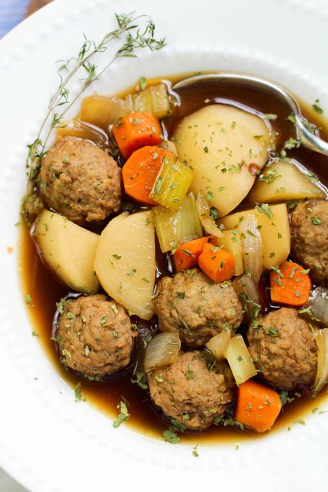 Potatoes And Meatballs, Meatballs And Potatoes, Recipes With Potatoes, Potatoes Soup, Homemade Beef Stew Recipes, Easy Healthy Soup, Easy Soup Recipes Healthy, Easy Beef Stew Recipe, Easy Comfort Food Dinners