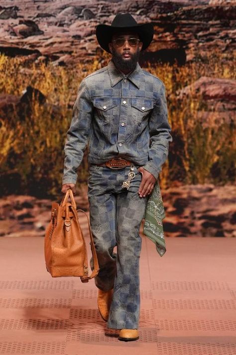 Louis Vuitton Fall Winter 2024-25 Men Fashion Show Western Chic Fashion, Cowboy Carter, 2024 Menswear, Cowboy Aesthetic, Menswear Runway, Black Cowboy, Men Fashion Show, Fall 24, All Jeans