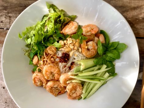 Shrimp Noodle Bowl, Lemongrass Shrimp, Shrimp Noodles, Meals At Home, Prawn Recipes, Bowtie Pasta, Noodle Bowl, Shrimp Pasta, Grilled Shrimp