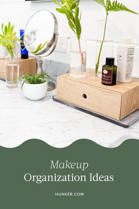 Cosmetic Organizer Ideas, Bathroom Makeup Organization Countertop, Countertop Makeup Storage, Vanity Organization Diy, Makeup Organizer Ideas, Makeup Organization Ideas, Minimal Organization, Makeup Counter, House Organization