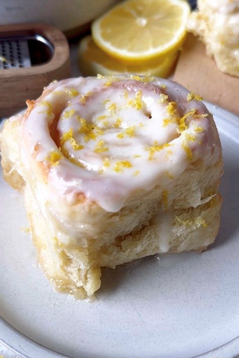 Lemon rolls - Sweet Monkey Lemon Cookie Sandwich, Lemon Sweet Rolls, Sweet Monkey, Brownie Cake Recipe, Sweet Roll Recipe, Sweet Rolls, Lemon Cookies, Banana Chocolate Chip, Sweet Roll