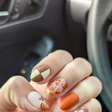 ABBY LARA | Nail Educator on Instagram: "Here's something you should know about me. Two of my favorite things in the world are...pretty nails & pumpkin pie 🥧😏🤤  Do you like pie?? What's your favorite flavor??🧡  #pienails #pumpkinnails #novembernails #pumpkinpie #mattenailpolish #luminarynailsystems #madamglampumpkinpie #gelnails #handpainteddesigns @madam_glam 'pumpkin pie' is the best color. @luminary_nail_systems" Halloween Nail Inspiration Short, Pumpkin Pie Nail Art, Pumpkin Pie Nails, Pie Nail Art, Pie Nails, Nails Inspiration Short, Nails Pumpkin, Madam Glam, Pie Slice