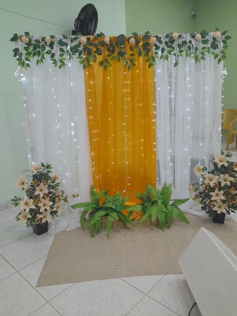 Simple Wedding Stage Decoration At Home ||Marriage Wedding Stage Decoration Haldi Decoration With Flowers, Simple Mehendi Decor Ideas At Home, Simple Hall Decorations, Haldi Ceremony Decorations At Home Simple Diy, Haldi Background Decoration At Home, Haldi Decoration Ideas Backdrops At Home, Easy Haldi Decoration Ideas At Home, Backdrop Cloth Ideas, Haldi Easy Decoration At Home