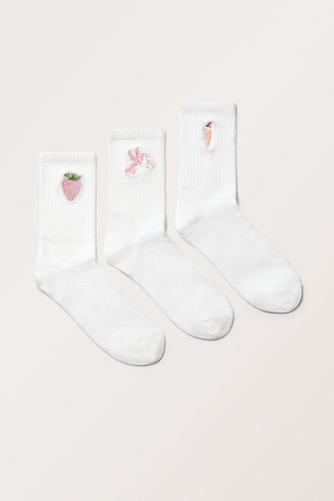 These soft crew socks are not just made in a soft ribbed texture, the shaft is also adorned with a cute embroidery. Socks Embroidery Handmade, Embrodery Socks, Cute Cream Socks, Cozy Cream Soft Socks, Cozy White Cotton Socks, Embroidered Socks, Cute Embroidery, Ribbed Texture, Crew Socks