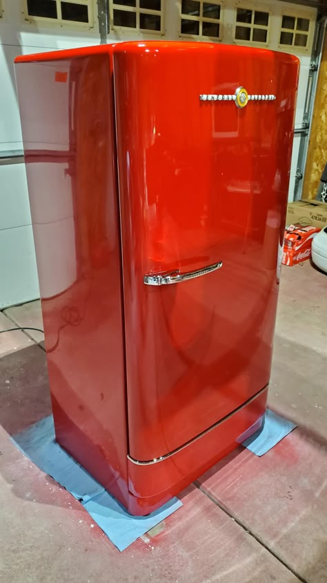 Click this image to show the full-size version. Gas Cookers, Custom Refrigerator, Vintage Fridge, Vintage Refrigerator, Retro Refrigerator, Retro Appliances, Retro Fridge, Kitchen Fridges, Vintage Appliances