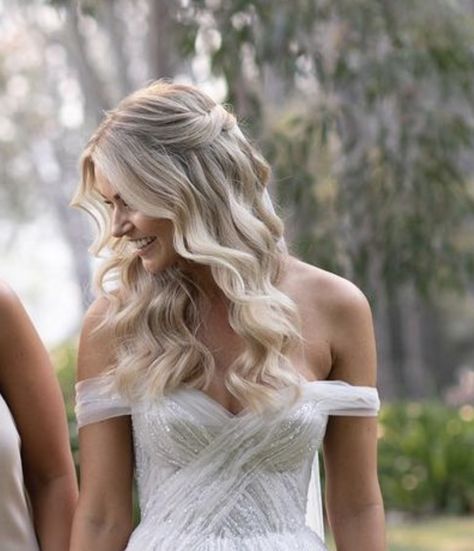 Half Up Tiara Wedding Hair, Hair Down And Curled Prom, Wavy Blonde Wedding Hair, Formal Hairstyles For Oval Face Shape, Bride Hair For Off The Shoulder Dress, Curled Hairstyles For Bride, Wedding Hair Beach Waves Brides, Bride Curls Down, Bridal Hair Wavy Down Loose Waves