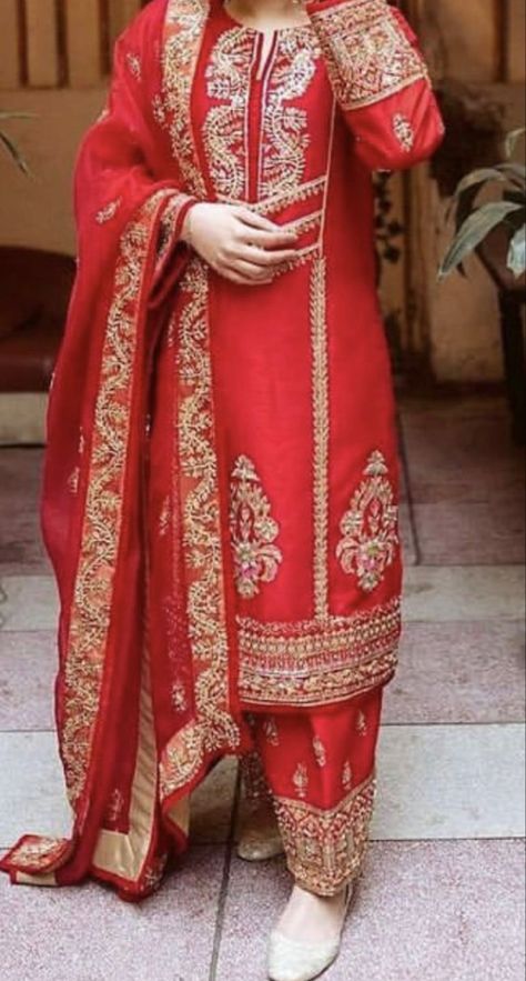 Wedding Outfit Pakistani, Bridal Suits Punjabi, Bridal Suit, Red Bridal Dress, Asian Bridal Dresses, Pakistani Clothes, Womens Trendy Dresses, Outfit Wedding, Pakistani Fashion Party Wear