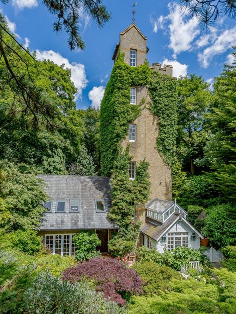 Victorian Home Design, Homes Design Ideas, Quirky House, Unusual Homes, Tower House, Quirky Home Decor, Water Tower, Roof Terrace, Amazing Architecture