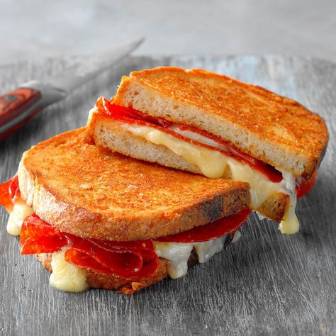 Who doesn't love a good grilled cheese sandwich recipe? This super-decadent version comes fully loaded with pepperoni and five types of cheese!—Josh Rink, Taste of Home Food Stylist Shredded Cheese Recipes, Pepperoni Sandwich, Grilled Cheese Sandwich Recipes, Cheese Ideas, Pepperoni And Cheese, Hot Sandwiches, Grill Cheese Sandwich Recipes, Future Chef, Cheese Sandwich Recipes