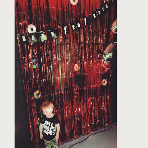 Rock n Roll birthday party Rock N Roll Party Decorations, Rock N Roll Birthday Party Adults, Rock And Roll Backdrop, Rock N Roll Decorations, Acdc Party, Rock N Roll Party Ideas, Heavy Metal Party, Initiation Ideas, Rock N Roll Birthday Party