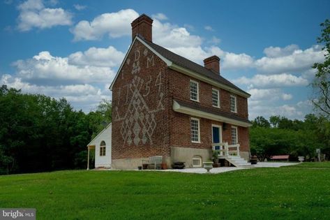 c.1754 Historic Brick Colonial Farmhouse The Dickinson House on 24 Private Acres Furnished in Woodstown NJ $499,000 - Country Life Dreams #historichomes #brickhouses #colonials Rich House, Brick Farmhouse, Brick Colonial, Colonial House Exteriors, Rustic Colonial, Modern Kitchen Appliances, Historic Homes For Sale, Colonial Farmhouse, Country Interior