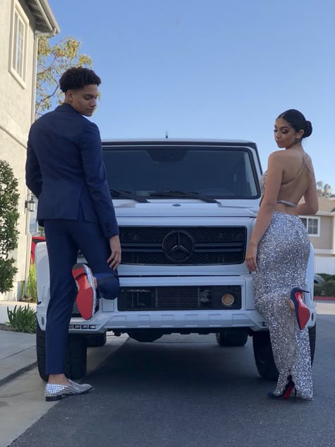 All White Prom Couple, Navy Blue And Silver Prom Couple, Sneaker Prom Outfit, Silver Prom Outfits For Couples, Silver Homecoming Couple, Couple Prom Outfits Ideas, Blue Prom Outfits For Couples, Grey Prom Couple, Prom Fits Couples