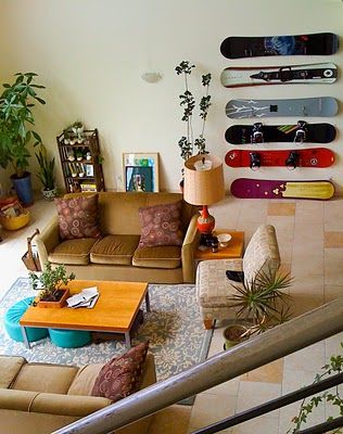 Hubs wants to wall mount his snowboard Snowboard Storage, Cheap Wall Decor, Backyard House, Creative Walls, Garage Design, A Hill, Decor Idea, Garage Decor, Winter Sports