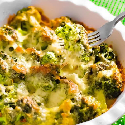 Easy Cheesy Keto Broccoli Casserole (Bake) Keto Broccoli Casserole, Broccoli And Cheese Recipe, Easy Keto Casserole Recipes, Easy Keto Casserole, Broccoli Gratin, Broccoli Casserole Recipe, Keto Casserole Recipes, Casserole Bake, Delicious Broccoli