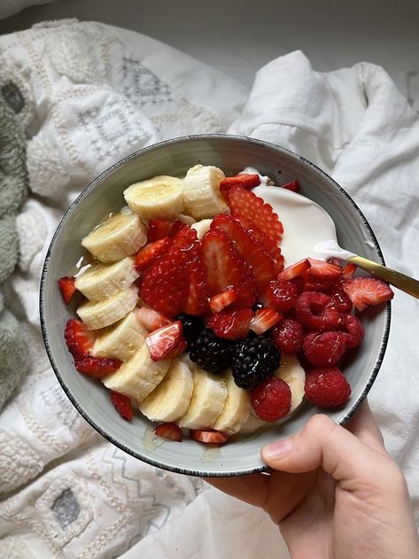 Yogurt Aestethic, Yogurt Banana, Healthy Lifestyle Food, Healthy Food Motivation, Think Food, Food Is Fuel, Food Goals, Food Obsession, Food Cravings