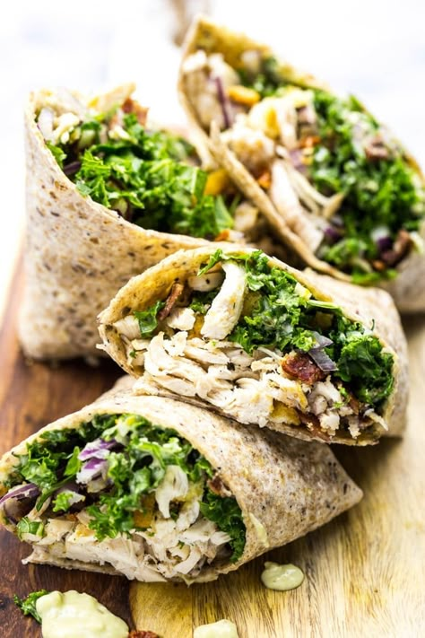 Chicken And Kale, Salat Wraps, Caesar Wrap, Chicken Caesar Wrap, 500 Calorie Meals, Kale Caesar, Salads For Parties, Best Meal Prep, Healthy Lunch Meal Prep