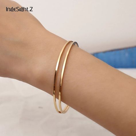 Bracelate Design Gold For Woman, Gold Bracelet For Women Classy Elegant, Modern Gold Bangles For Women, Unique Fine Jewelry, Simple Gold Kada Design For Women, Gold Simple Bangles, Simple Bangle Designs Gold, Gold Churi Design, Bangals Design In Gold