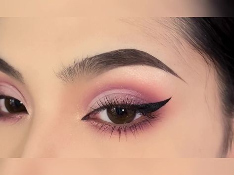 eyemakeup Black And Pink Eyeshadow, Stunning Eye Makeup, Pink One Piece, Eyeshadow Eyeliner, Pink Eyeshadow, Color Guard, Stunning Eyes, Eye Makeup Art, Eyeshadow Tutorial