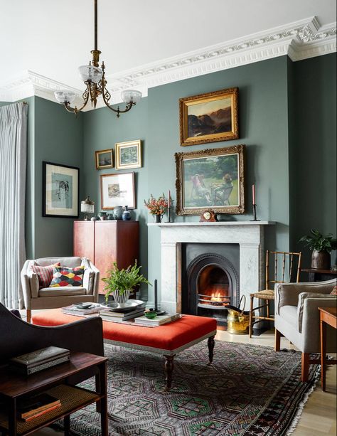 Farrow and Ball paint colours in real homes | House & Garden 30s Living Room, Farrow And Ball Living Room, Room Colours, Eclectic Cottage, Victorian Living Room, 아파트 인테리어, Living Room Green, Design Del Prodotto, Green Interiors