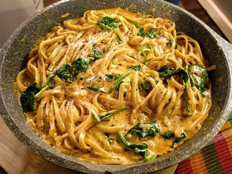 Alfredo With Spinach, Chile Crisp, Pasta Spicy, Spinach Fettuccine, Fettucini Alfredo, Spinach Pasta Recipes, Italian Chef, Pasta Night, Pasta Casserole