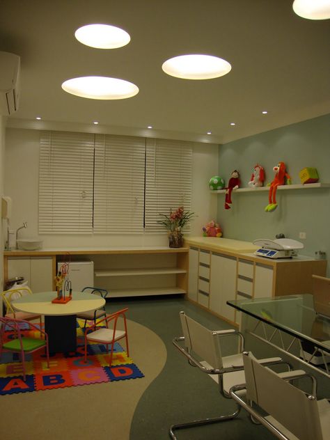 Pediatric Office Decor, Pediatrics Office, Counselling Room, Pediatrician Office, Children's Clinic, Daycare Rooms, Cabinet Medical, Hospital Interior, Clinic Interior Design