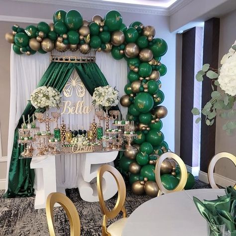 Sweet 16 Decorations Emerald Green, Green And Gold Quinceanera Decorations, Quince Decorations Ideas Backdrops, Emerald Green Quinceanera Centerpieces, Emerald Sweet 16, Green Sweet 16 Theme, Green And Gold Quinceanera Theme, Emerald Green Sweet 16, Quince Theme Ideas