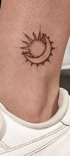 2003 Tattoo, Tattoos Hand, Sun And Moon Tattoo, Bff Tattoos, Stylist Tattoos, Cute Tattoos For Women, Classy Tattoos, Discreet Tattoos, Dainty Tattoos