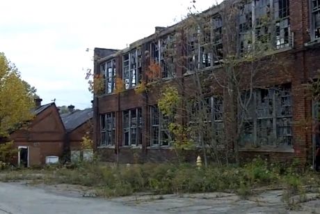 An abandoned building in Youngstown, Ohio Rust Belt Aesthetic, Werewolf Moodboard, Haunted Ohio, Horror Aesthetics, Abandoned Ohio, Internal Monologue, Youngstown Ohio, Rust Belt, Row House