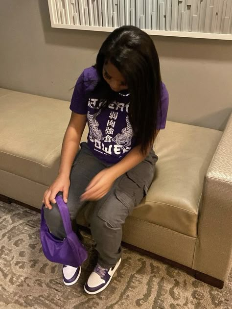 Baddies Purple Cargos Outfits, Purple And White Dunks Outfit, Purple Outfits Black Women Streetwear, Baddie Purple Outfits, Court Purple Dunk Outfit, Purple Shoes Outfit Ideas, Outfits With Purple Dunks, Championship Purple Dunks Outfit, Purple Birthday Outfit Ideas