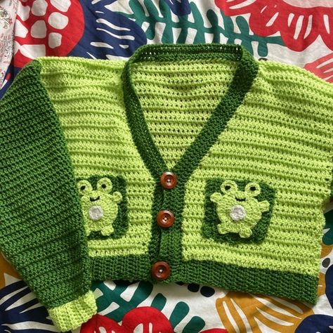 Crochet Frog Cardigan, Frog Cardigan, Crochet Practice, Crochet Froggy, 2023 Cardigan, Indie Core, Cardigan Ideas, Cottagecore Crochet, Beau Crochet