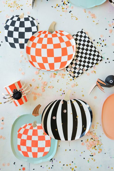 The best Halloween party ideas have a fun Halloween party theme! This Halloween party decor selection is full of mod colors, checkered patterns, and groovy vibes. Perfect for a Halloween party for kids and adults! For more Halloween decoration ideas and inspiration, shop Bonjour Fête's collection of unique Halloween party supplies. Unique Halloween Party Ideas, Spider Web Cake, Checkered Paper, Mod Pattern, Vintage Halloween Party, Halloween Party Table, Tombstone Designs, Easy Halloween Party, Halloween Trends