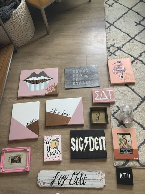 Sig delt pink and gold Sigma delta tau Sigma Delta Tau Canvas, Aoii Sorority, Big/little Baskets, Little Gifts Sorority, Big Little Canvas, Sorority Art, Big Little Basket, Sigma Delta Tau, Theta Phi Alpha