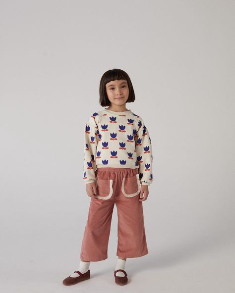 Our Fall Winter collection is now online ❤️ We are in love with our new corduroy pants with its wide legs and English embroidery pockets. In blue or rose ! English Embroidery, Pants Corduroy, Fall Winter Collection, Kids Styles, Gathered Sleeves, Top Baby Products, Knit Sweatshirt, Wide Legs, Kids Pajamas