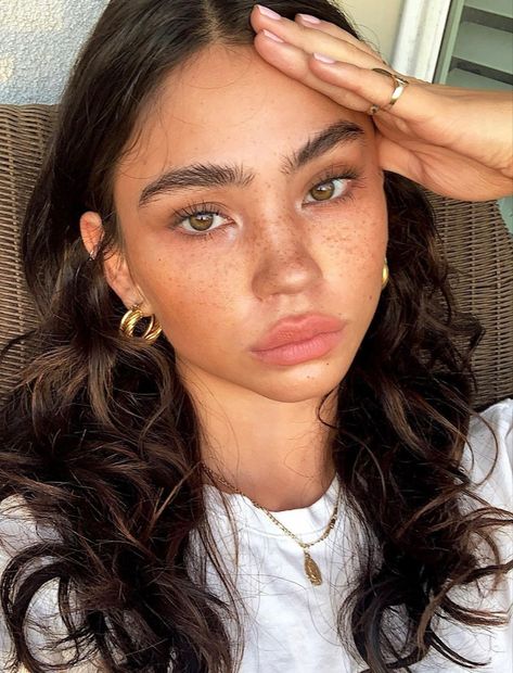 Christina Nadin, Summer Makeup Looks, Natural Eyebrows, Clean Makeup, Natural Makeup Looks, Summer Makeup, Girls Makeup, Pretty Makeup, Cute Makeup