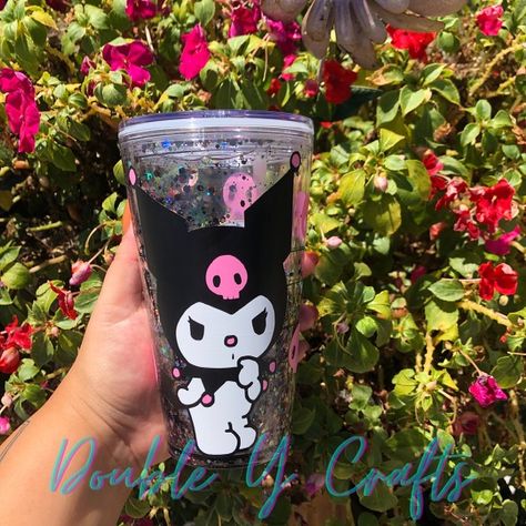 Kuromi slow flow double wall snowglobe Black Snowglobe Tumbler, Kuromi Tumbler Cup, Kawaii Tumbler Cup, Kuromi Room, Sanrio Tumbler Cups, My Melody Tumbler Cup, Diy Tumbler, Emo Love, Eyeliner Styles