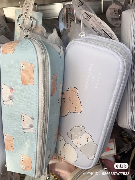 Cute Aesthetic Pencil Case, Aesthetic Pouches, Pencil Pouch Aesthetic, Stationary Pouch, Cute Pencil Pouches, Pretty School Supplies, Stationery Obsession, Room Organisation, Cute Stationary School Supplies