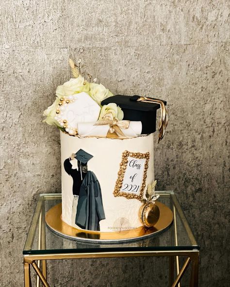 Foodies ‘n Goodies on Instagram: “𝗚𝗿𝗮𝗱𝘂𝗮𝘁𝗶𝗼𝗻 𝗖𝗮𝗸𝗲 🎓 . . . . . . . . . . . . #graduationcake #diploma #cakesisterspace #cakedecorating #cakedesign #cakeart #congratulations…” Masters Graduation Cake, Congrats Cake, Cake Congratulations, Cakes Graduation, Grad Cakes, Congratulations Cake, Graduation Message, Graduation Party Cake, Friend Graduation