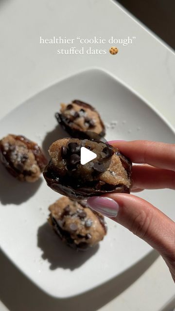 Cookie Dough Stuffed Dates, Date Cookie Dough, Gut Friendly Meals, Vegan Energy Balls, Fructose Intolerance, Healthy Cookie Dough, Date Cookies, Stuffed Dates, Cookie Dough Bites