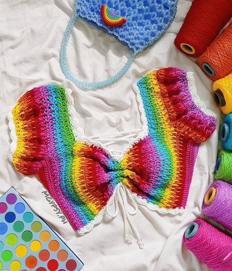 Hi, I'm Aly! on Instagram: “My "tie dyed" crochet top concept in puff sleeves. 🌈 This consumed all my patience in weaving the ends. Total of 92 ends to weave. 😅😴😪 It…” Rainbow Crop Top, Crochet Festival Top, Crochet Festival, Crochet Case, Crochet Fairy, Crochet Daisy, Crochet Clothing And Accessories, Crochet Halter, Crochet Halter Tops