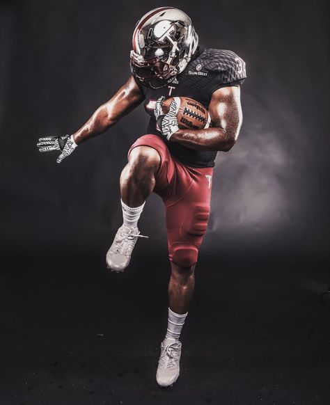 Senior Football Banners, Senior Football Photography, Football Eye Black, Football Drills For Kids, Youth Sports Photography, Football Team Pictures, Football Senior Pictures, Sports Photoshoot, Troy University