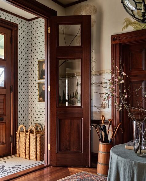 British Hallway, Mary Debenham, Dramatic Interior Design, Apartment Entry Way, Moody Neutrals, House Notebook, Vintage Entryway, Old House Interior, Hallway Design